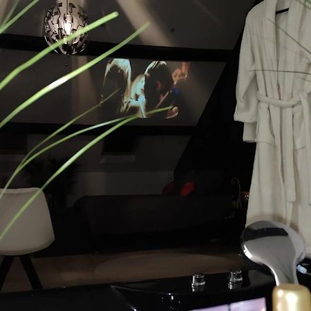 Logement Romantique Et Cosy Σαρλρουά Εξωτερικό φωτογραφία