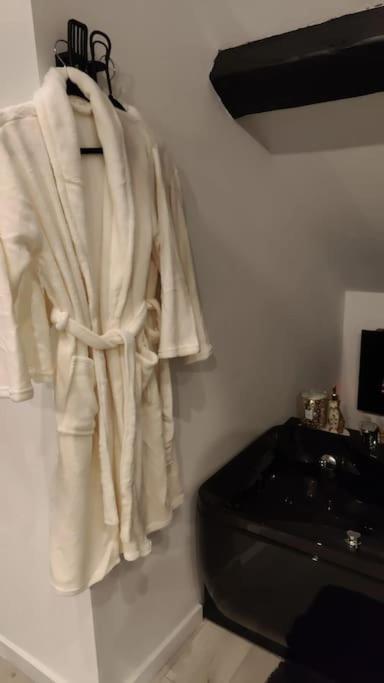 Logement Romantique Et Cosy Σαρλρουά Εξωτερικό φωτογραφία