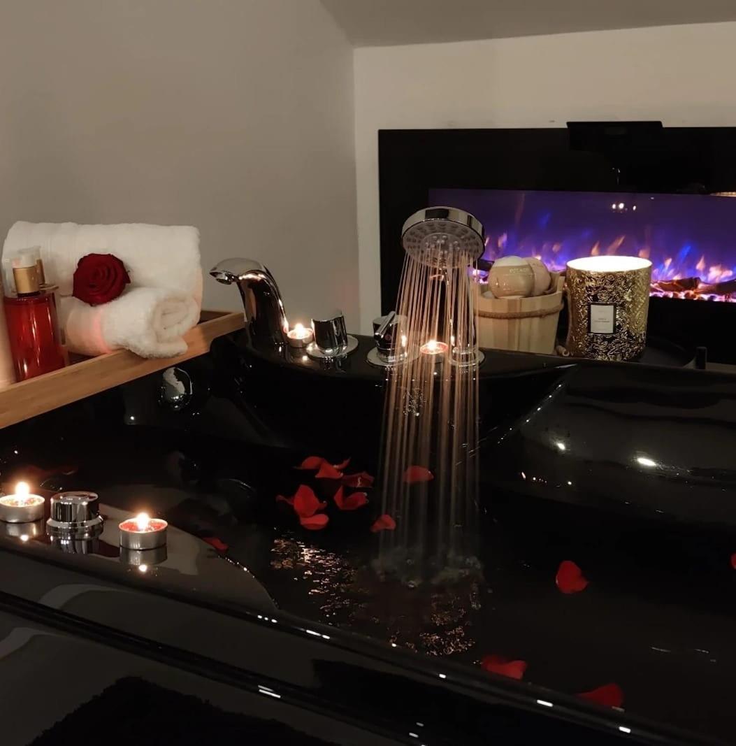 Logement Romantique Et Cosy Σαρλρουά Εξωτερικό φωτογραφία